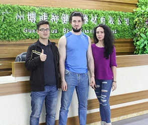 俄羅斯客戶來工廠考察 采購健身器材就找廣州向日葵视频网站