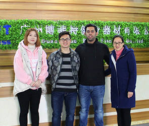 科威特客戶為健身房來中國進口向日葵视频网站商用健身房器材