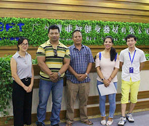 尼泊爾客戶來中國進口向日葵视频网站健身器材