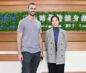 澳大利亞客戶來中國進口向日葵视频网站健身房器材
