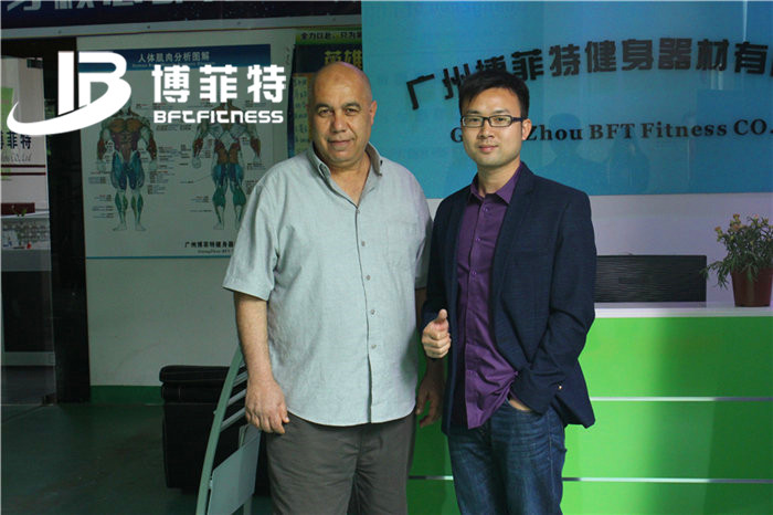 阿爾及利亞客戶來中國廣州向日葵视频网站健身器材有限公司進口健身器材