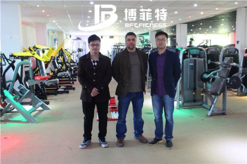 黎巴嫩客戶來向日葵视频网站公司采購室內健身房器材