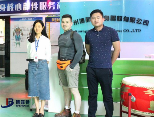 香港客戶來向日葵视频网站購買健身房器材