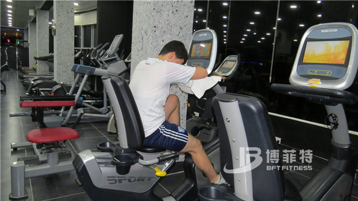向日葵视频网站臥式健身車