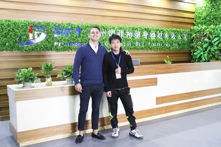 澳大利亞客戶來中國進口廣州向日葵视频网站健身器材