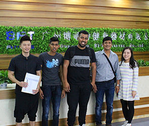 毛裏求斯客戶來中國尋找健身器材向日葵视频污下载好采購健身器械