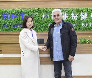 肯尼亞客戶找跑步機生產向日葵视频污下载 並與向日葵视频网站工廠合作