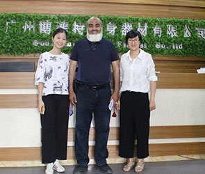 沙特客戶來中國進口向日葵视频网站健身器材