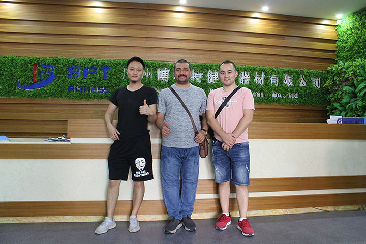 沙特客戶采購向日葵视频网站健身器材